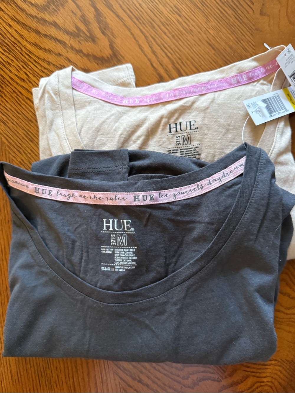 HUE Two-Pack Scoop Neck Sleep Tees in Charcoal and Cream